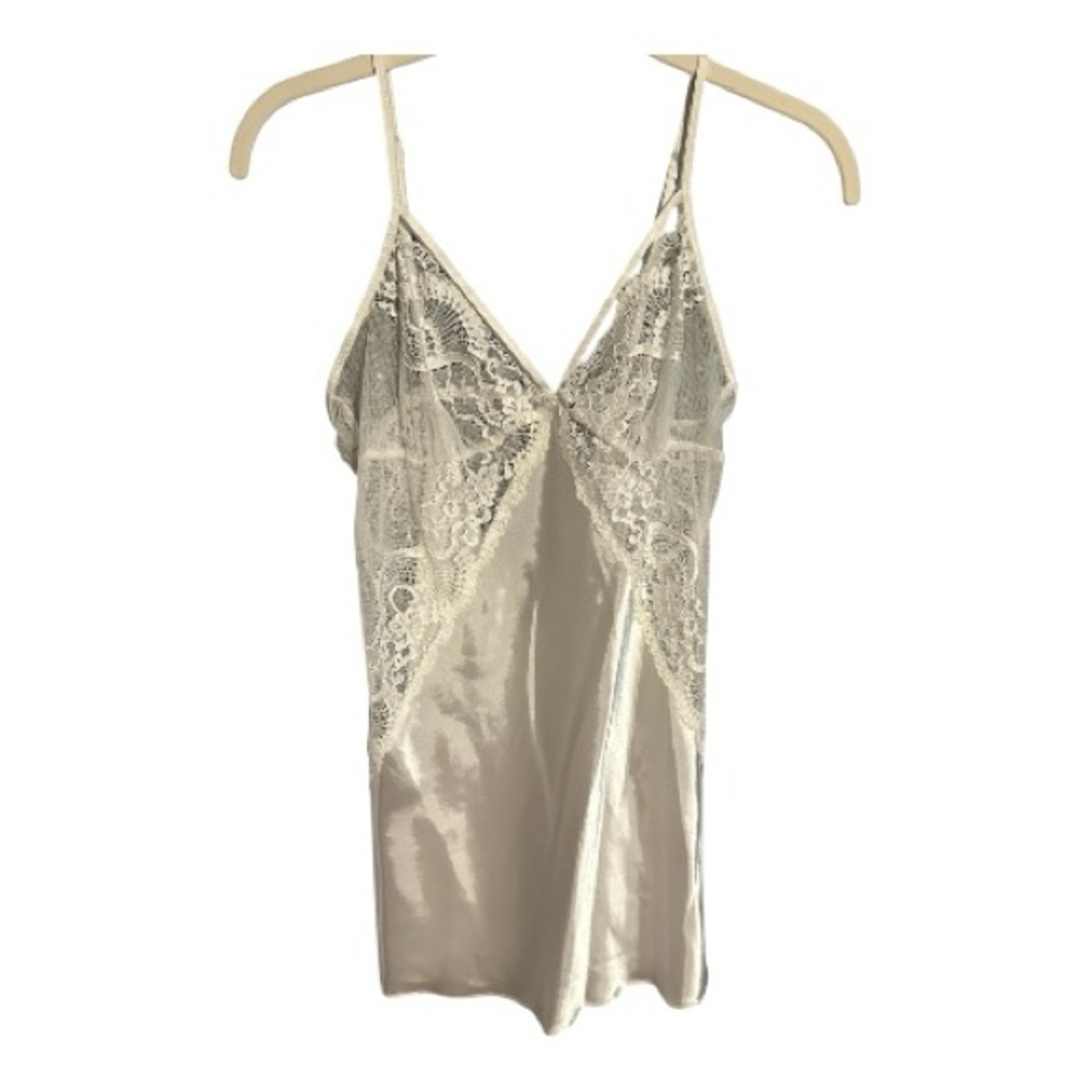 Luxurious White Lace Slip - Picture 3 of 6